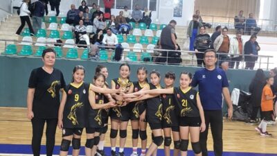 Muğla'nın Köyceğiz ilçesinden minik voleybolcular, Menteşe'deki turnuvada şampiyon oldu. Köyceğiz