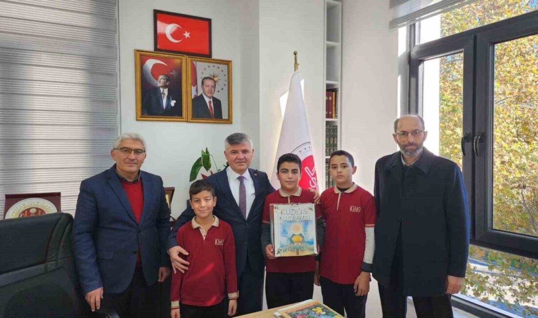 Köyceğizli Öğrencilerden Filistinli Kardeşlere Anlamlı Yardım Kampanyası Köyceğiz İmam-Hatip Ortaokulu öğrencileri, harçlıklarını biriktirerek Filistinli kardeşlerine 7 bin