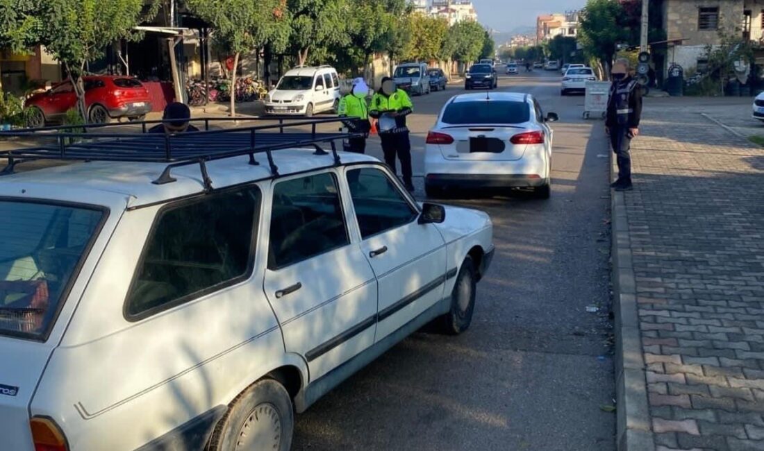 Kozan’da Emniyet Ekipleri Tarafından Yapılan Operasyonda Aranan 3 Şahıs Yakalandı Adana’nın Kozan ilçesinde polis, suçlardan aranan üç şahsı yakalayarak cezaevine