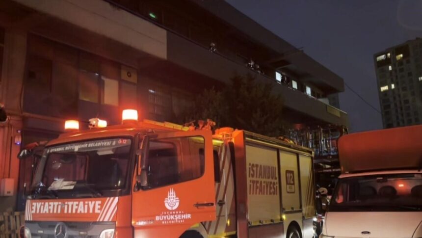 Küçükçekmece’deki Marmara Sanayi Sitesi’nde yangın çıktı, can kaybı yok.