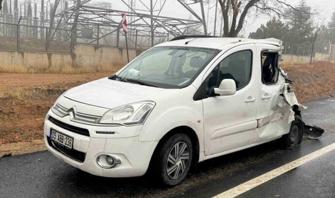 Sisli Havalarda Meydana Gelen Trafik Kazalarında İki Kişi Yaralandı Konya'nın Kulu ilçesinde sabah saatlerinde etkili sis nedeniyle meydana gelen