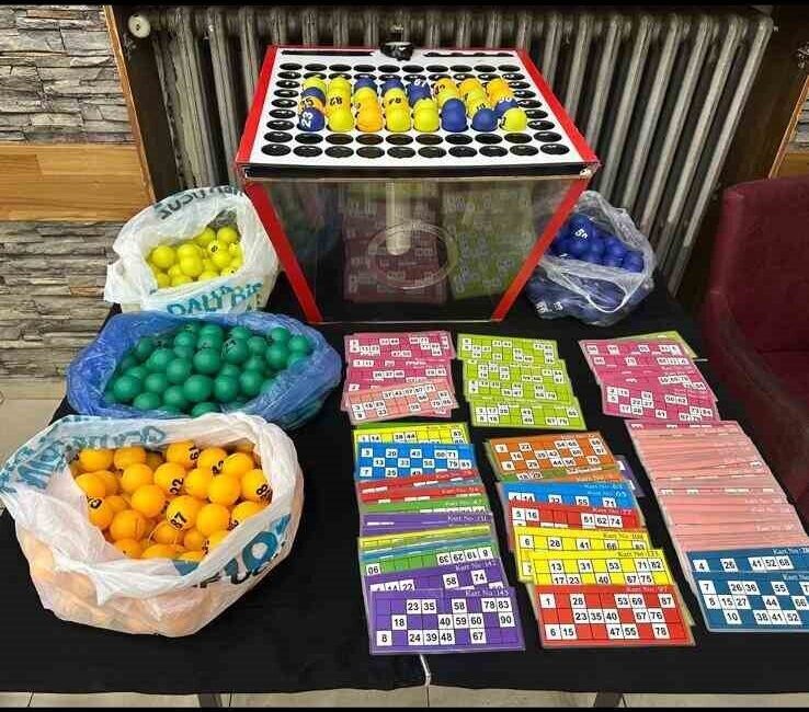 Eskişehir’de Kumar Oynayan 40 Kişiye 369 Bin TL Ceza, 2 Kişi Hakkında İşlem Başlatıldı Eskişehir'de Emek Mahallesi Güvercin Sevenler Derneği'nde gerçekleştirilen kumar operasyonunda, 40