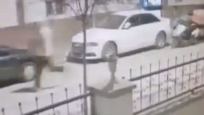 Eskişehir'de bir kurye, siparişini bırakırken motosikletinin çantasında bulunan dürümünün çalındığını