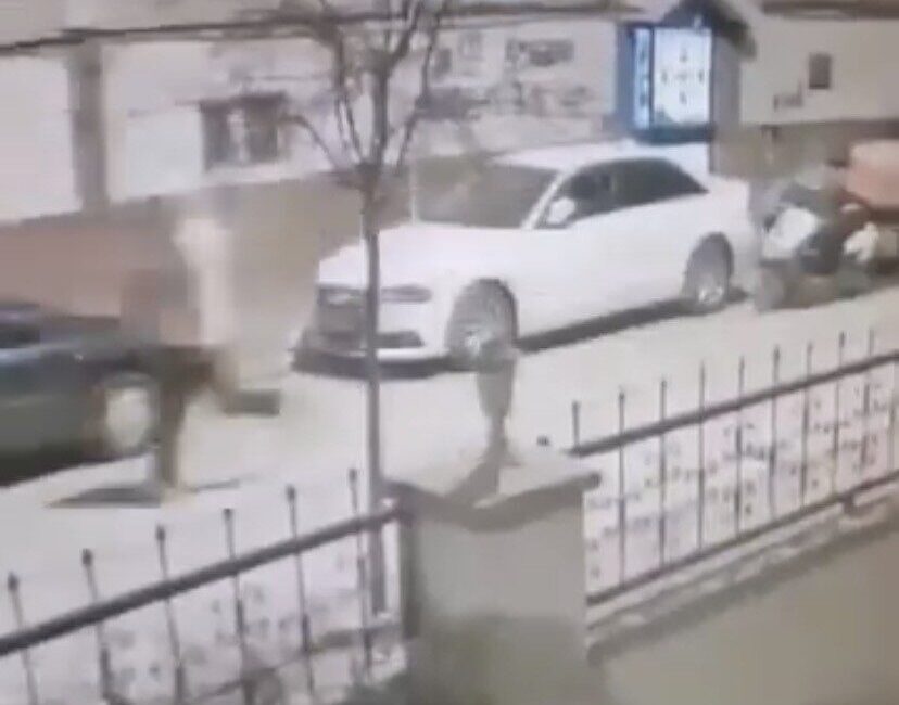 Eskişehir'de bir kurye, siparişini bırakırken motosikletinin çantasında bulunan dürümünün çalındığını