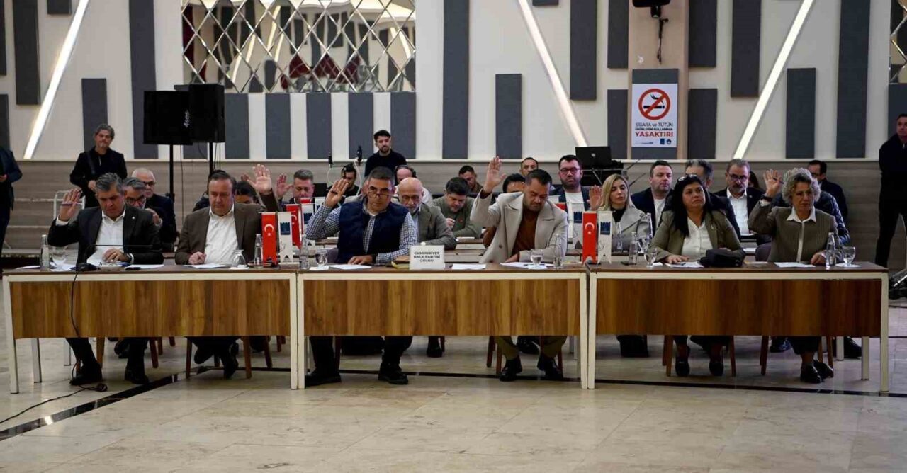 Kuşadası Belediye Meclisi, 2025 yılının son toplantısında ihtiyaç sahibi ailelere