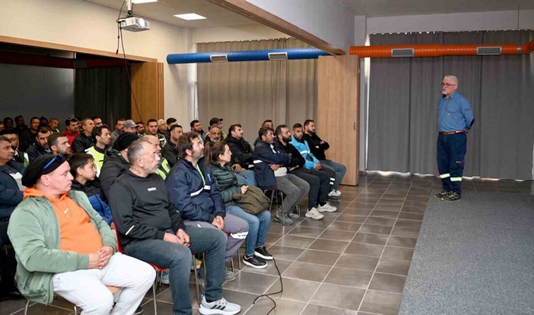 Kuşadası Belediyesi, Temizlik Personeline Güvenli Sürüş Eğitimi Verdi Kuşadası Belediyesi, Temizlik İşleri Müdürlüğü personeline güvenli sürüş eğitimi sundu.