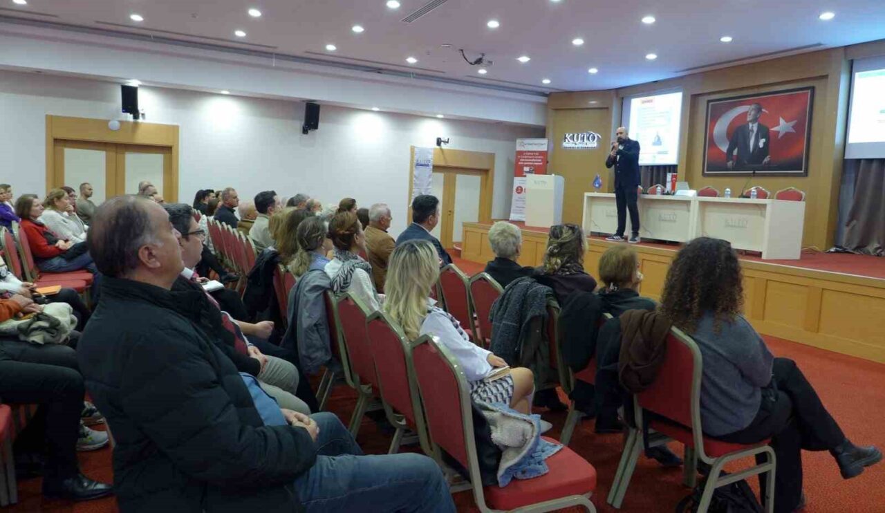 Kuşadası Ticaret Odası'nda düzenlenen seminerde, KURGAN ve VEDAS yükümlülükleri ile
