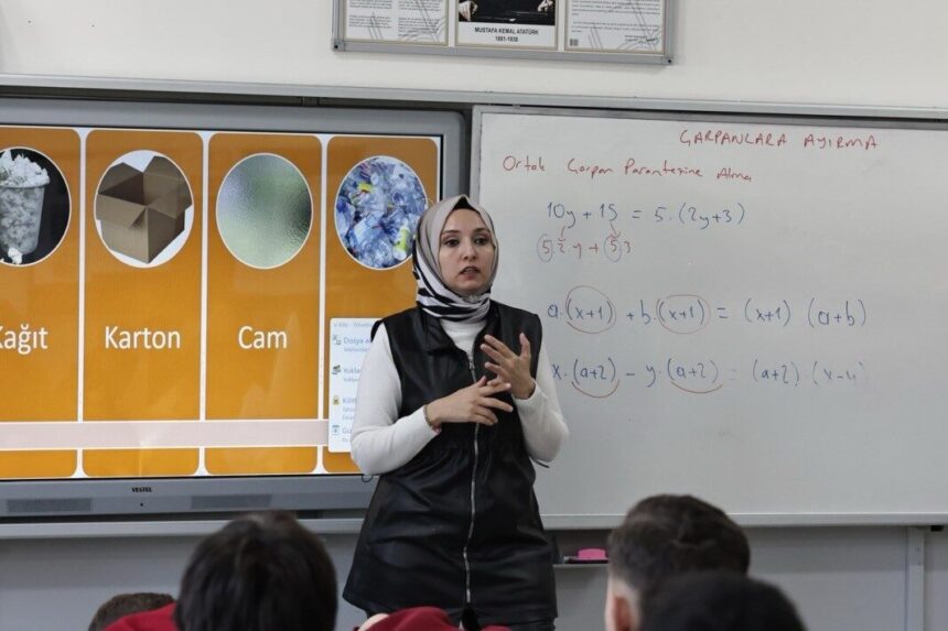 Kütahya Belediyesi, Atakent Ortaokulu’nda “Sıfır Atık” eğitimleri düzenledi, öğrenciler yoğun ilgi gösterdi.