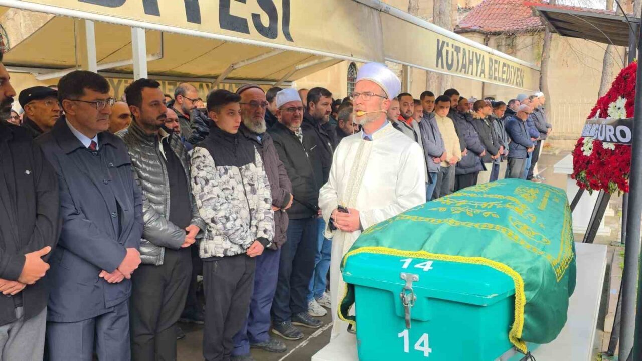 Kütahya'da trafik kazası sonrası hastanede tedavi gören Berberler ve Kuaförler