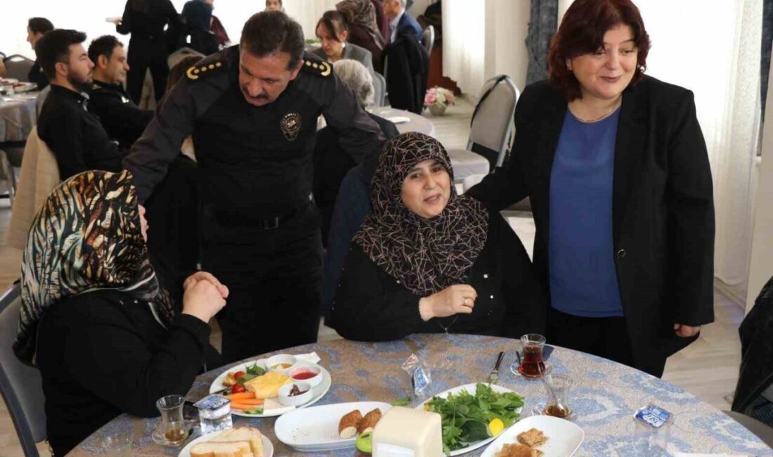 Kütahya İl Emniyet Müdürü Osman Elbir ve eşi Pınar Elbir,