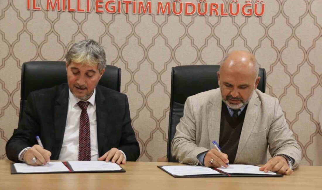 Kütahya'da, İl Milli Eğitim Müdürü Mustafa Yılmaz ve İl Kültür