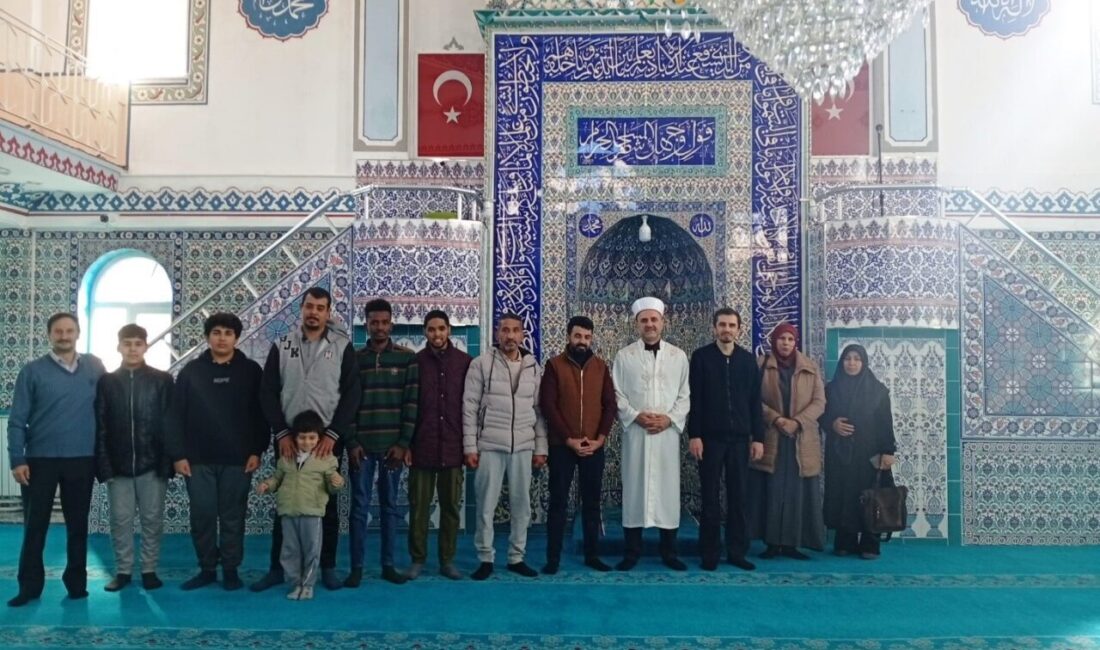 Kütahya’da Göçmenler İçin Kardeşlik Buluşması Düzenlendi Kütahya İl Müftülüğü, 80 Evler Mahallesi'nde göçmenler için "Kardeşlik Buluşması"