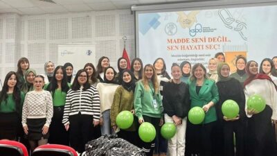 Kütahya'da düzenlenen bağımlılık eğitim programında, Sosyal Hizmet Bölüm Başkanı Prof.