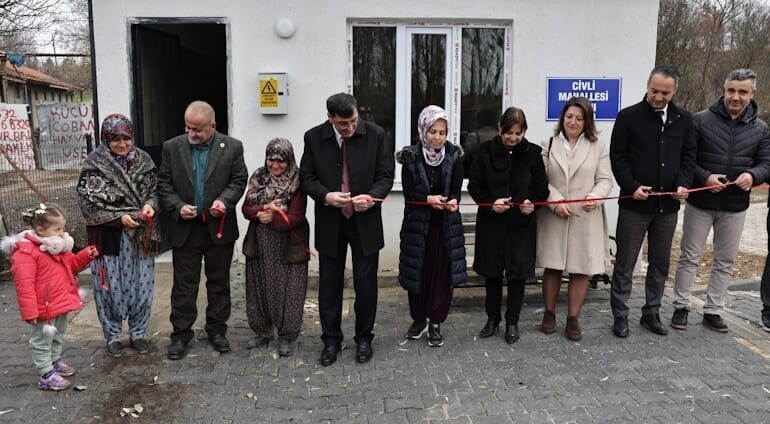 Kütahya’da Yeni Mahalle Fırını Hizmete Açıldı, Başkan Kahveci Vatandaşlarla Bir Araya Geldi Kütahya Belediyesi, Civli Mahallesi'nde yeni bir fırın açarak mahalle kültürünü