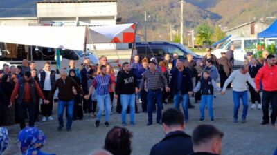 Düzce'de düzenlenen 2. Kaynaşlı Kuymak Festivali, soğuk havaya rağmen yoğun