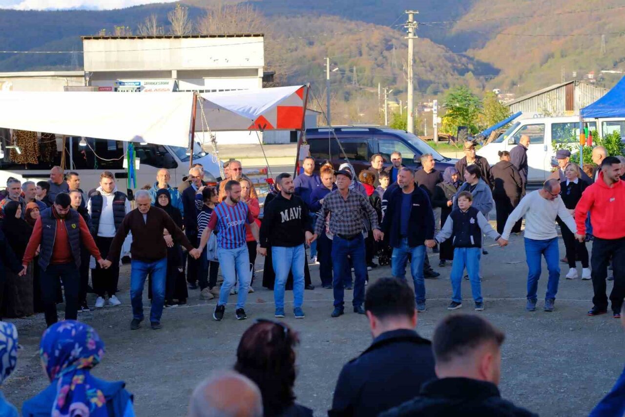 Düzce'de düzenlenen 2. Kaynaşlı Kuymak Festivali, soğuk havaya rağmen yoğun