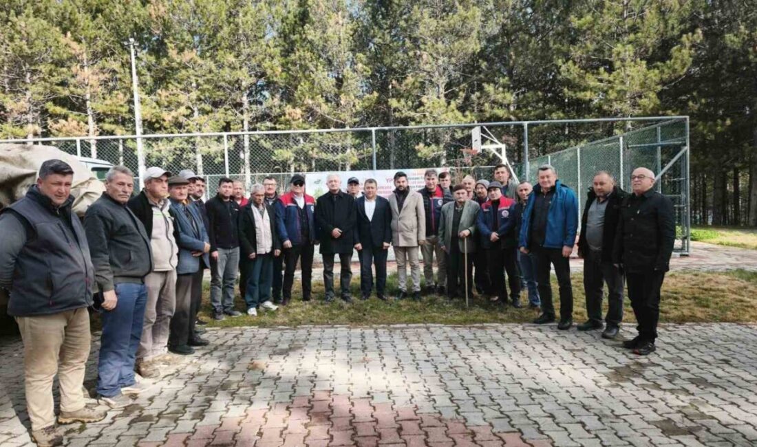 Kuyucak’ta Üreticilere 1200 Adet Dayanıklı Kestane Fidanı Dağıtıldı Aydın'ın Kuyucak ilçesinde 8 mahallede üreticilere 1200 adet Bouche de