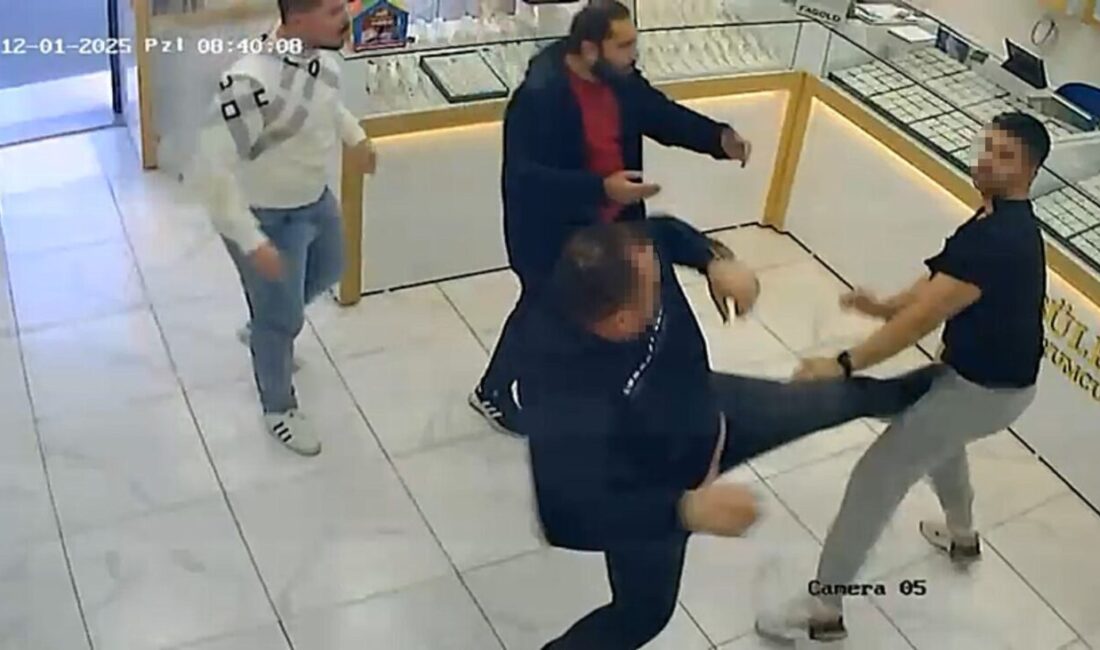 İzmir’in Menderes ilçesinde kuyumcular arasında müşteri yüzünden çıkan tartışma, boks