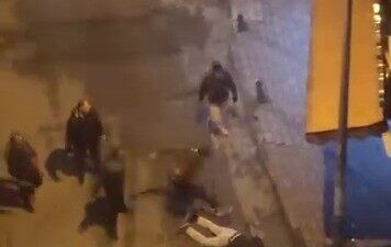 Bursa'nın Osmangazi ilçesinde alkollü olduğu belirtilen bir kişi, yoldan geçen