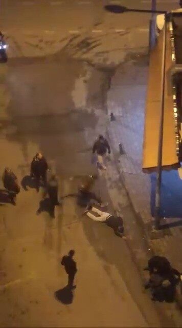 Bursa'nın Osmangazi ilçesinde alkollü olduğu belirtilen bir kişi, yoldan geçen