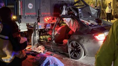 Adana'nın Yüreğir ilçesinde yaşanan trafik kazasında, Emin Momyak yönetimindeki BMW,