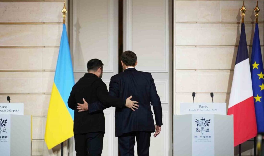 Fransa Cumhurbaşkanı Emmanuel Macron, Ukrayna Devlet Başkanı Vladimir Zelenskiy ile