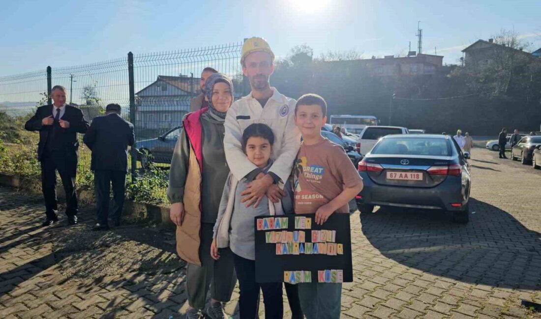 Kilimli'de Dünya Madenciler Günü dolayısıyla madenciler, çocuklarının okulunu ziyaret etti.