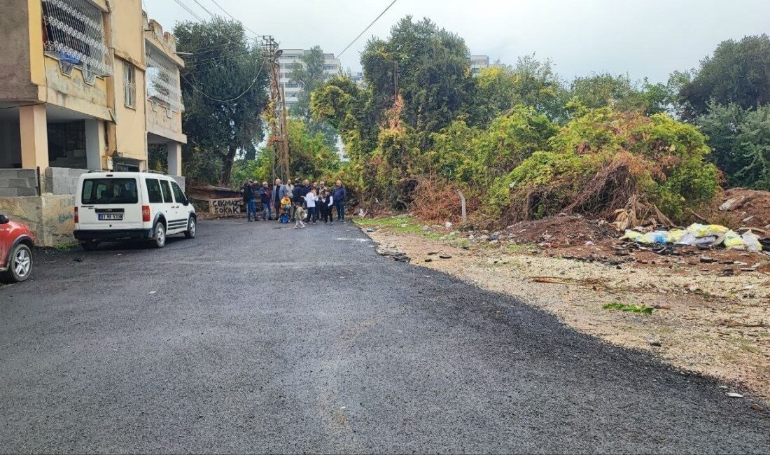 Mithatpaşa Mahallesi’nde Yıllardır Beklenen Yeşil Alan ve Yol Projeleri için Vatandaşlardan İsyan Geldi Adana'nın Mithatpaşa Mahallesi'nde vatandaşlar, yıllardır çözülmeyen yol ve yeşil alan