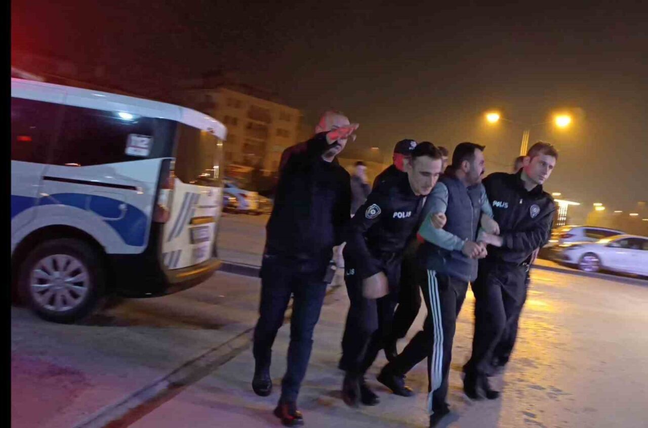 Bursa İnegöl’de Kaza Nedeniyle Taksiciyi Vuran Baba Gözaltına Alındı