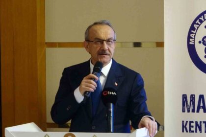 Malatya Kent Konseyi 11. Olağan Genel Kurulu’nda Vali Yavuz, “Malatya markası parlatılmalı” dedi.