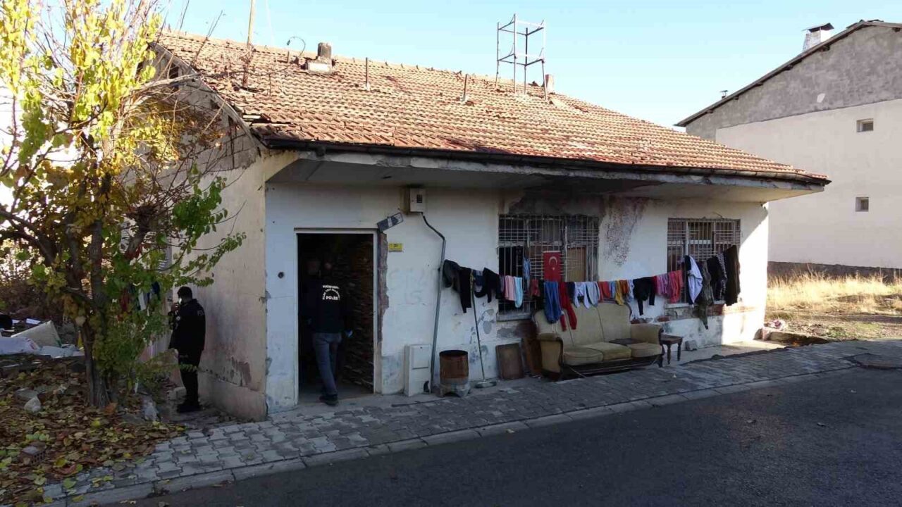 Malatya'da yabancı uyruklu iki kardeş fenalaştı, 2,5 yaşındaki çocuk hayatını