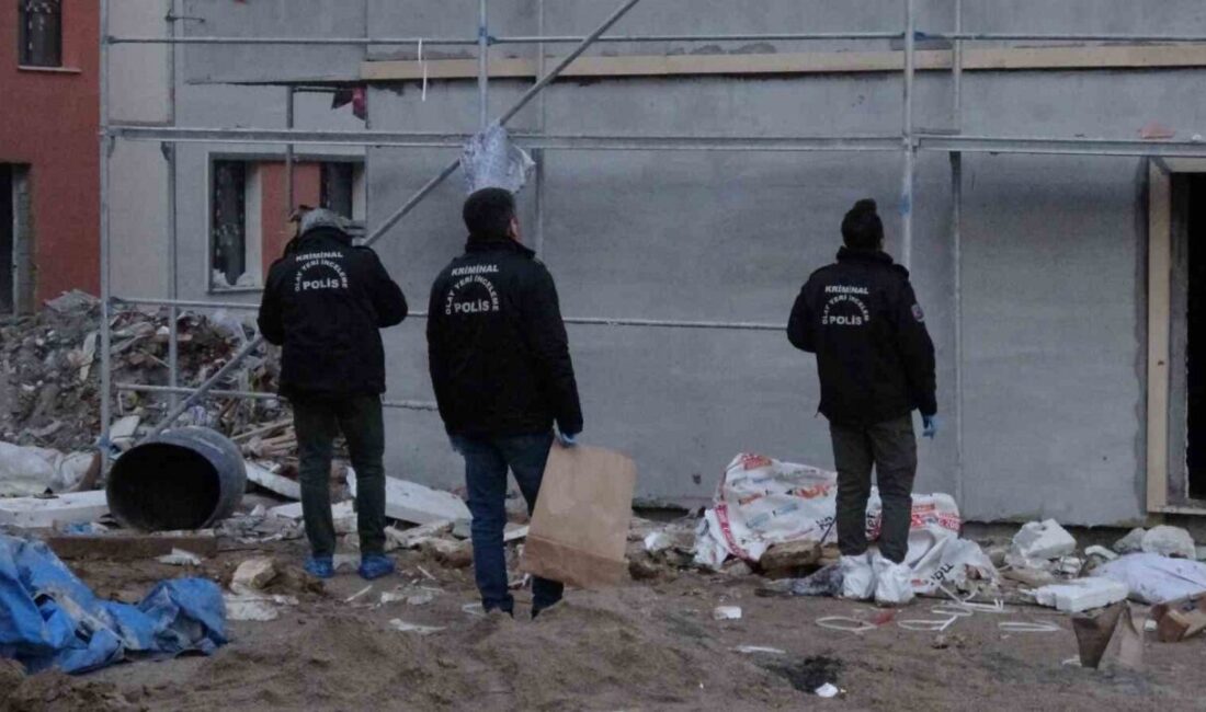 Malatya'nın Yeşilyurt ilçesinde inşaatta çalışan A.E.A., altı katlı binanın çatısından