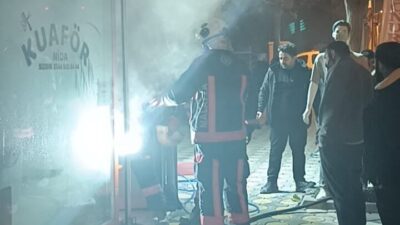 Malatya'nın Battalgazi ilçesindeki bir iş yerinde akşam saatlerinde çıkan yangın,