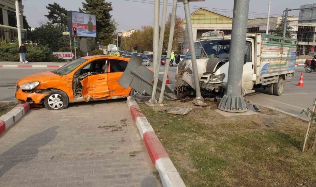 Malatya'da meydana gelen trafik kazasında, bir ticari taksi ile kamyonet