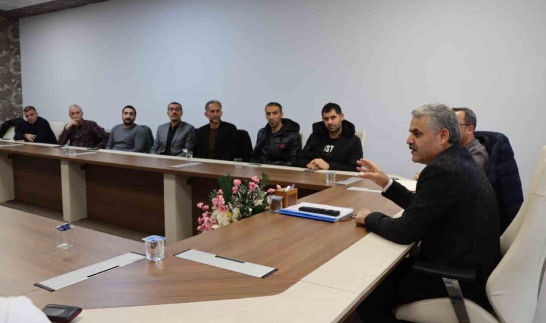 Malatya'da spor tesislerinde hizmet kalitesini artırmak amacıyla değerlendirme toplantısı yapıldı.