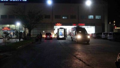 Malatya'nın Battalgazi ilçesinde, üç aracın karıştığı trafik kazasında altı kişi