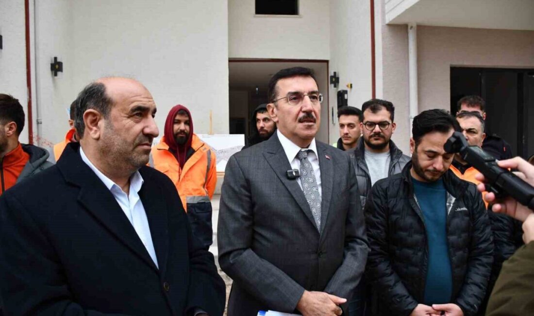 AK Parti Malatya Milletvekili Bülent Tüfenkci, Taştepe'deki TOKİ konutlarının inşaatını