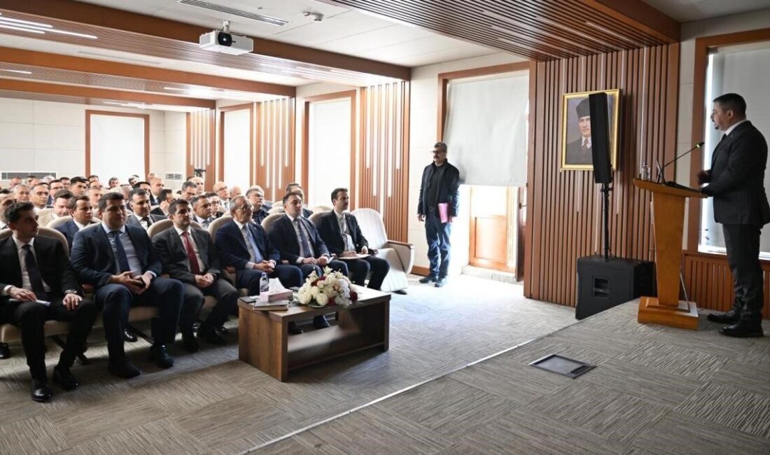 Malatya’da Mülki İdare Amirleri İçin “Yönetimde Beden Dili ve İletişim” Semineri Düzenlendi Malatya Valiliği, mülki idare amirlerine "Yönetimde Beden Dili ve Etkili