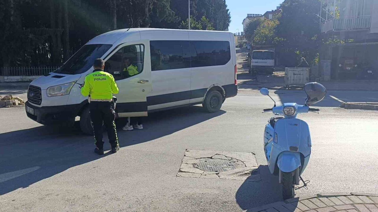 Antalya'nın Manavgat ilçesinde motosiklet ile minibüsün çarpışması sonucu Hafize K.