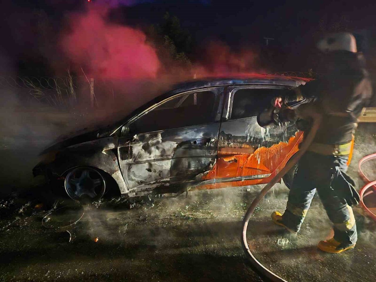 Manavgat’ta Seyir Halindeki Araç Yangını İtfaiye Ekipleri Tarafından Kontrol Altına Alındı