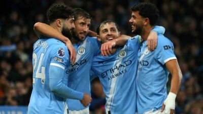 Manchester City, Premier Lig'in 15. haftasında Sunderland'ı 3-0 yenerek ikinci