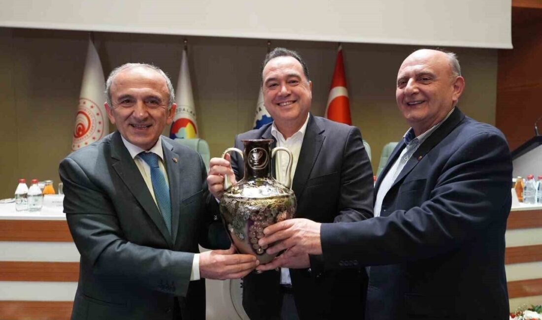 Manisa’nın Geleceği İçin İş Dünyası ile İstişare Toplantısı Gerçekleştirildi Manisa Büyükşehir Belediye Başkanı Besim Dutlulu, Manisa Ticaret ve Sanayi