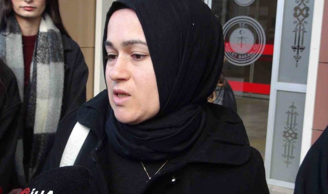 Yunusemre’de boşanma aşamasındaki eşinin saldırısına uğrayan Elvan Özerdim, yaşadığı korkunç anları anlattı Manisa'nın Yunusemre ilçesinde, Elvan Özerdim, boşanma aşamasındaki eşi Olcay Özerdim