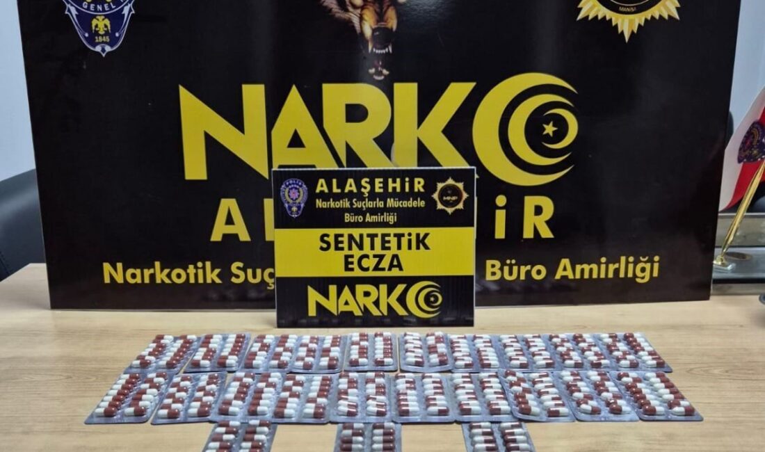 Alaşehir’de Narkotik Ekiplerinin Operasyonunda 240 Sentetik Ecza Üzerinde Yakalanan Şahıs Tutuklandı Manisa'nın Alaşehir ilçesinde Narkotik Suçlarla Mücadele Şube Müdürlüğü, uyuşturucu ticareti