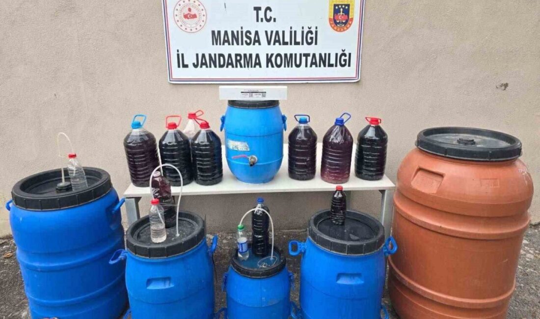 Yılbaşı Öncesi Sahte İçki Operasyonu: Manisa’da 430 Litre Şarap Ele Geçirildi Yılbaşı öncesi sahte içki üretimine karşı operasyonlar sürüyor. Manisa'nın Akhisar