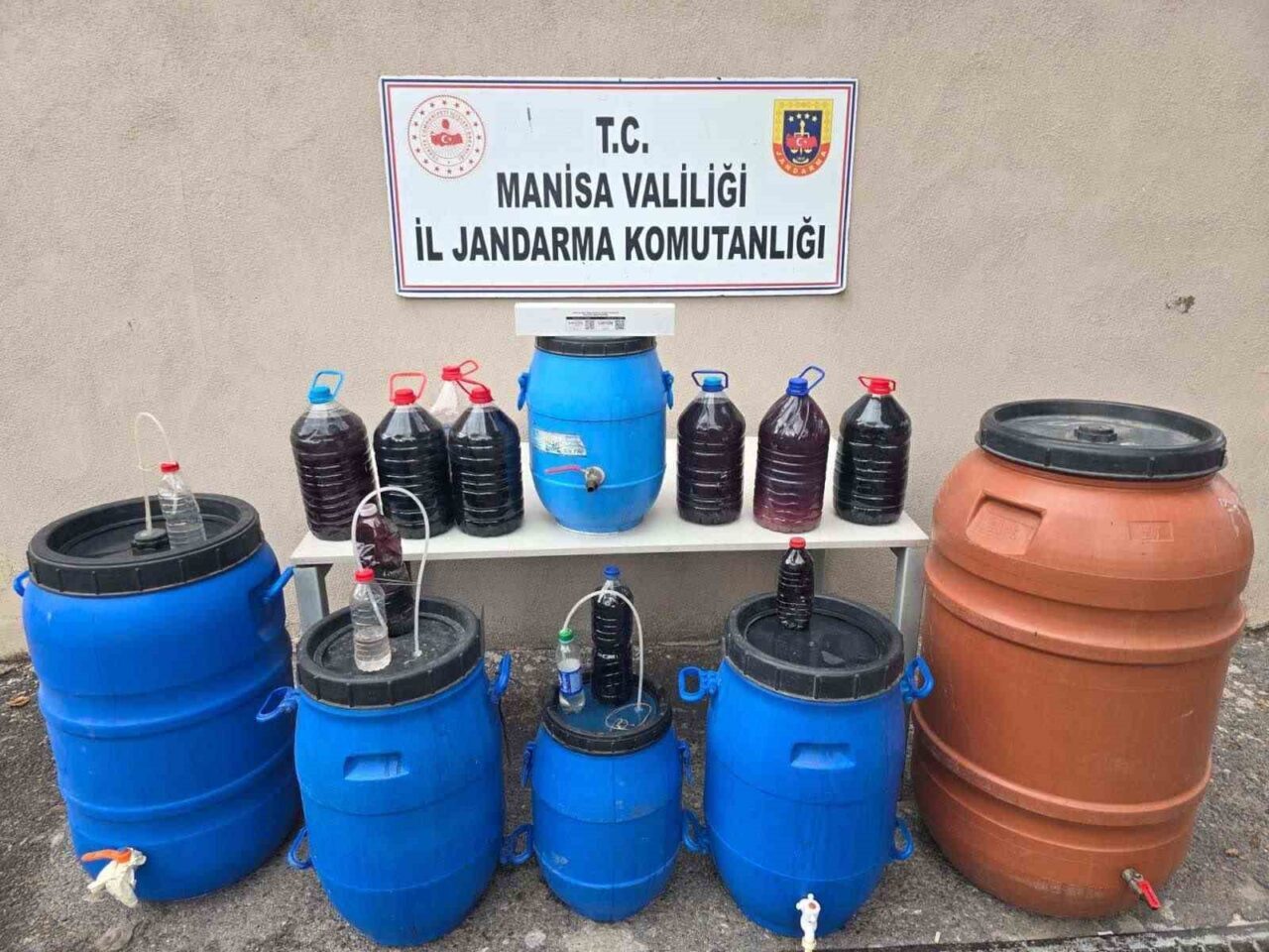 Yılbaşı Öncesi Sahte İçki Operasyonu: Manisa’da 430 Litre Şarap Ele Geçirildi