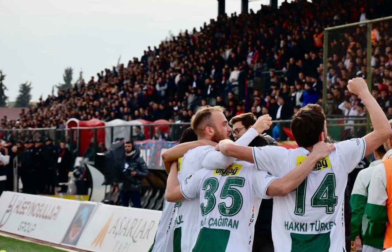 Nesine 2. Lig Kırmızı Grup'ta Bursaspor, lider Mardin 1969 Spor'u