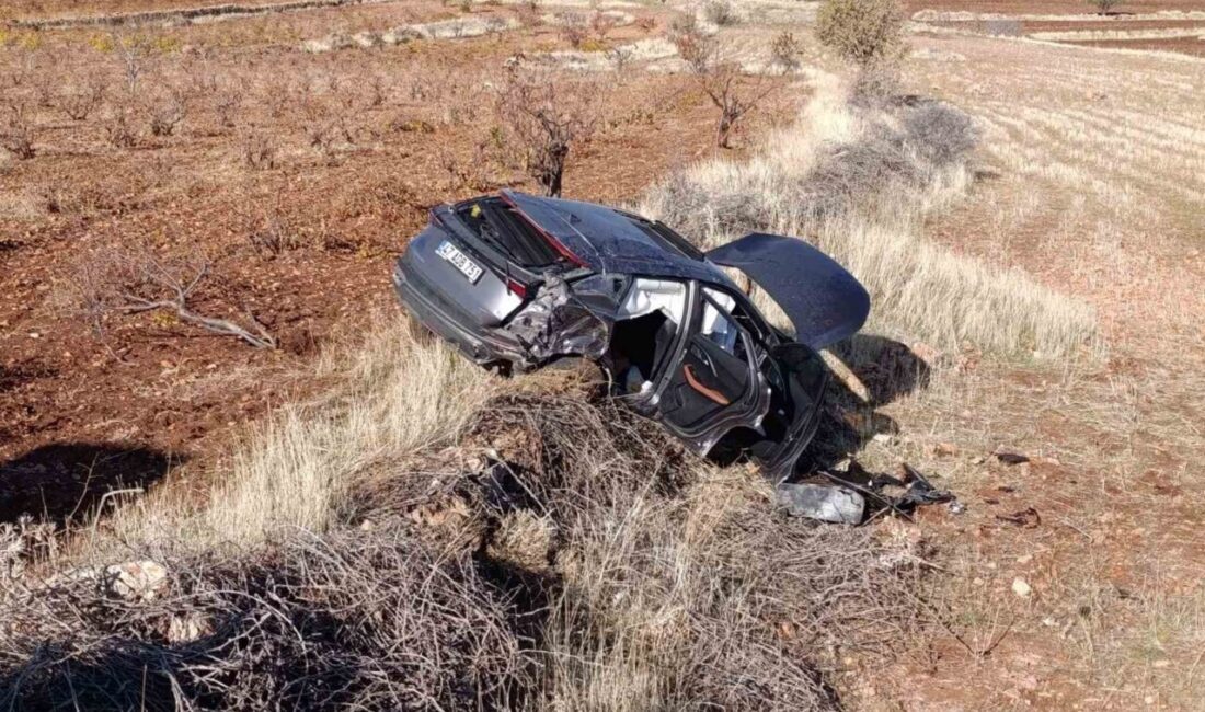 Mardin'de Ömerli-Midyat kara yolunda kontrolden çıkan bir SUV araba devrildi.