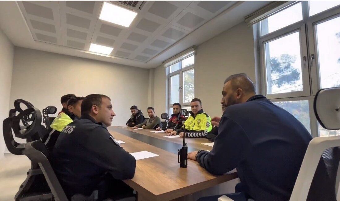 Mardin'in Kızıltepe ilçesinde güvenlik uygulamaları düzenlendi. İl Emniyet Müdürlüğü'ne bağlı