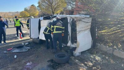 Mardin’in Artuklu ilçesinde bir otomobil, Yüce Mahallesi'nde kontrolden çıkarak devrildi.